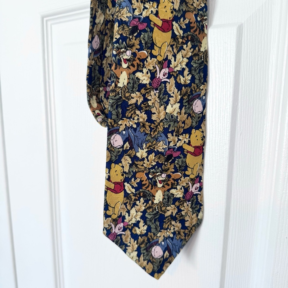 Disney Winnie the Pooh & Friends Fall Leaves Tie - Multicolor